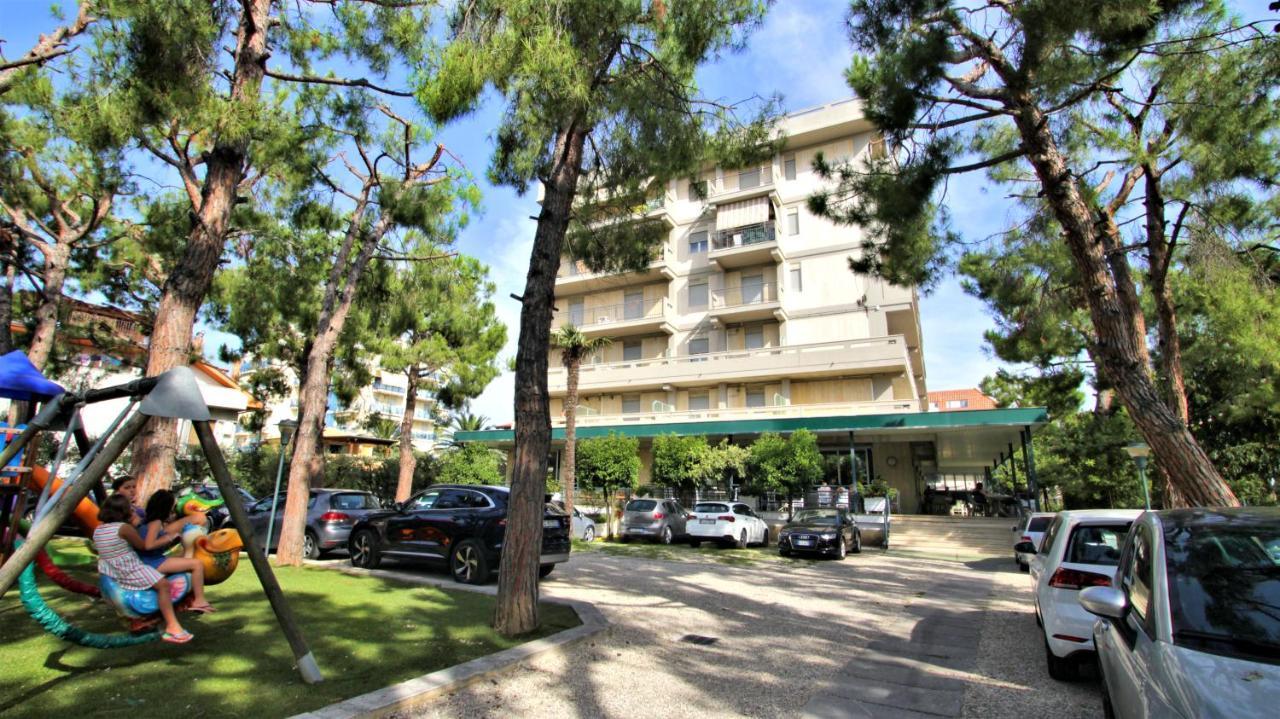 Hotel Pineta San Benedetto del Tronto Exterior foto